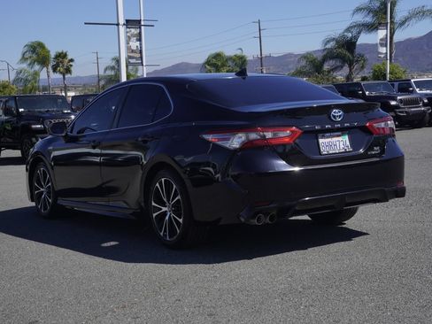 Used 2019 Toyota Camry SE FWD image 6