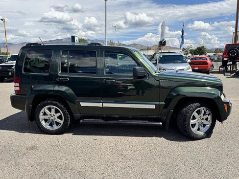 Used 2011 Jeep Liberty Limited w/ Tire & Wheel Group AWD/4WD image 8