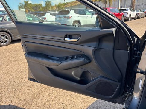 Used 2025 Nissan Altima 2.5 SV FWD image 18