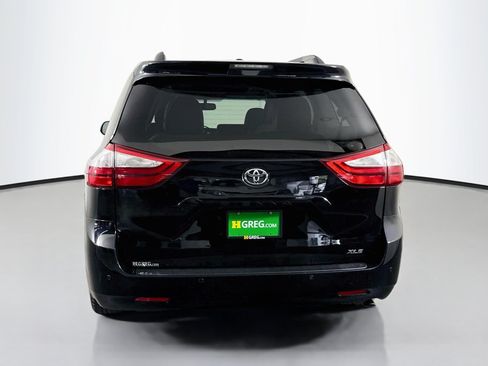 Used 2017 Toyota Sienna XLE w/ XLE Navigation Package FWD image 8