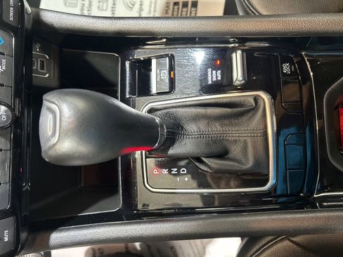 Used 2025 Jeep Compass Limited image 29