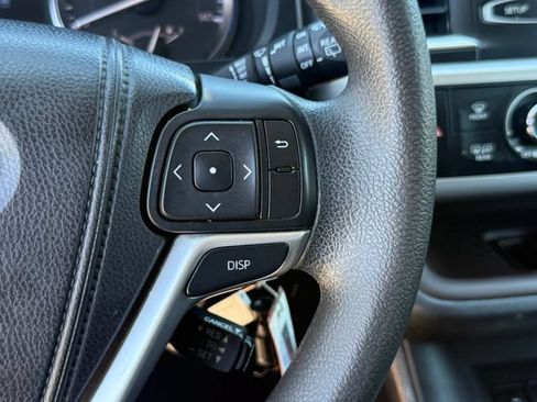 Used 2014 Toyota Highlander LE FWD image 16
