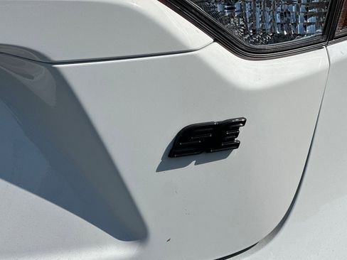 Used 2025 Toyota Corolla SE w/ SE Premium Package FWD image 26
