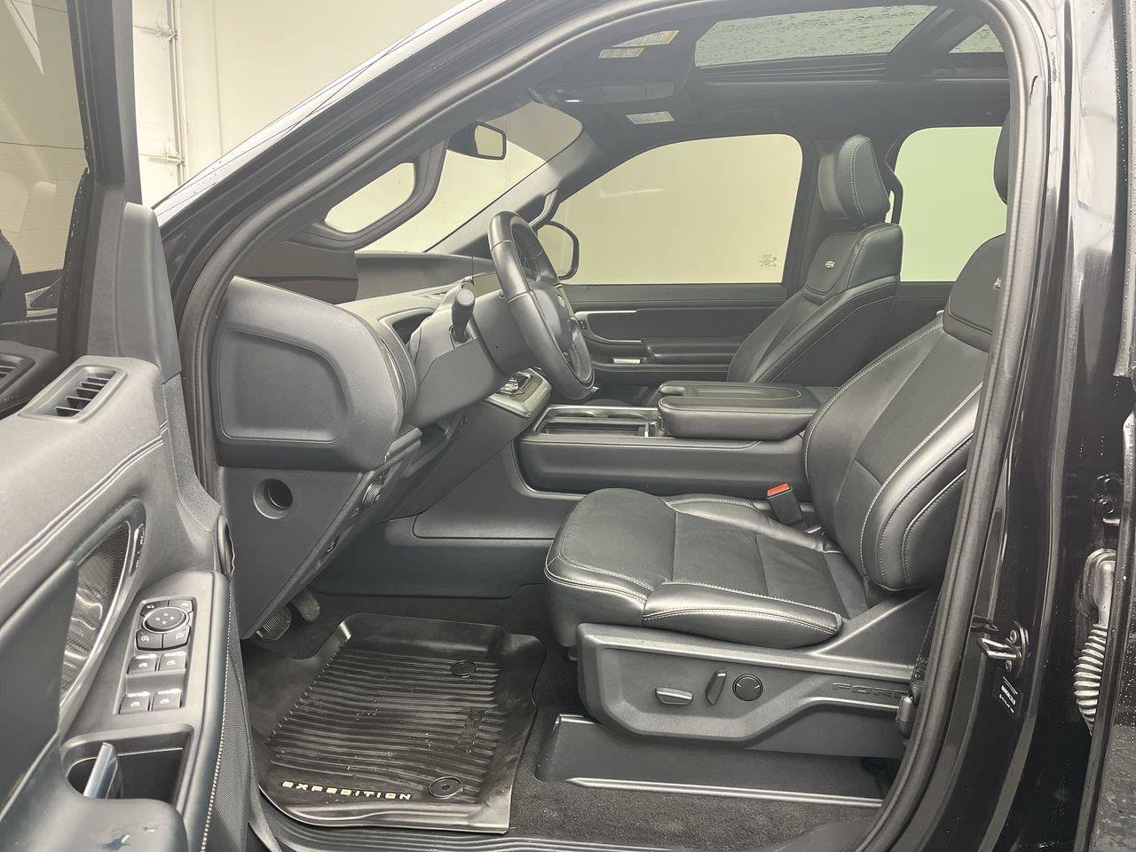 Certified 2025 Ford Expedition Max Platinum w/ Stealth Appearance Package AWD/4WD image 3