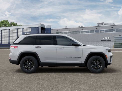 New 2026 Jeep Grand Cherokee Altitude image 21
