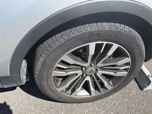 Used 2018 Ford Explorer Platinum AWD/4WD image 11