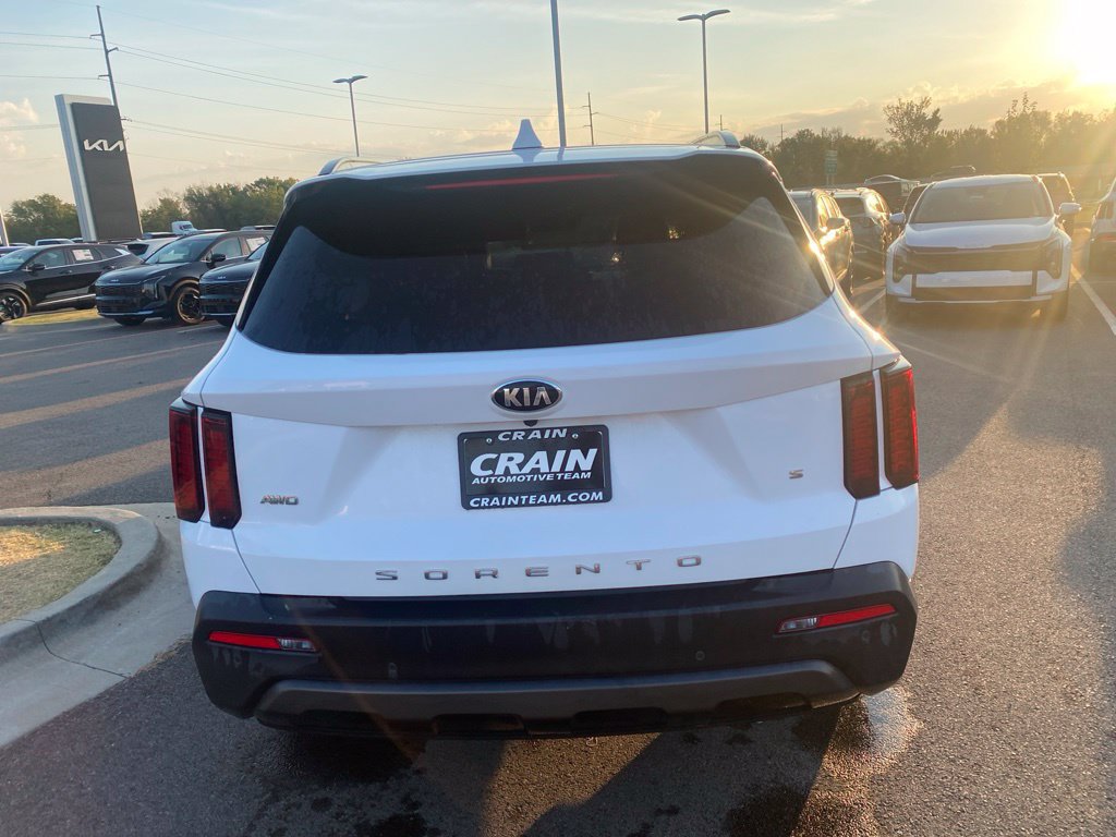 Used 2021 Kia Sorento S w/ Panoramic Sunroof Package AWD/4WD image 4