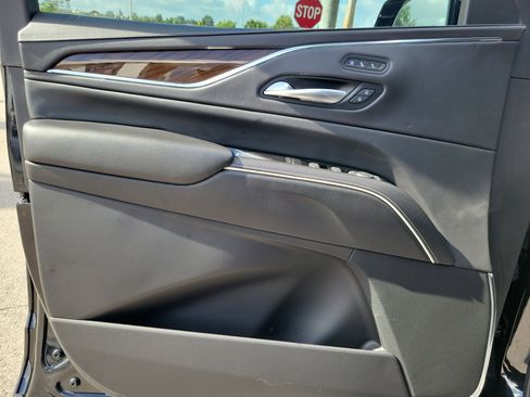 Used 2023 Cadillac Escalade ESV Sport Platinum image 27