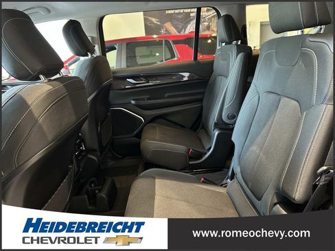 Used 2022 Jeep Grand Cherokee L Laredo w/ Luxury Tech Group I AWD/4WD image 12