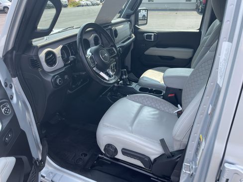 Used 2023 Jeep Wrangler Unlimited Sahara AWD/4WD image 13