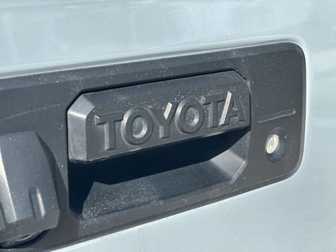 Used 2021 Toyota Tundra SR5 w/ SR5 Upgrade Package RWD image 9