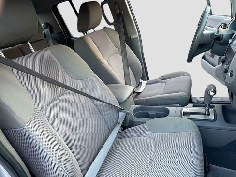 Used 2019 Nissan Frontier SV image 25