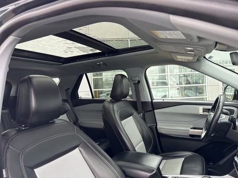 Used 2022 Ford Explorer XLT w/ Equipment Group 202A image 34