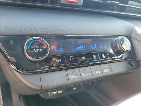 Used 2025 Hyundai Elantra Sport FWD image 26