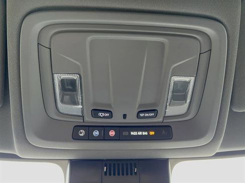 Used 2024 Chevrolet Silverado 1500 LT image 24