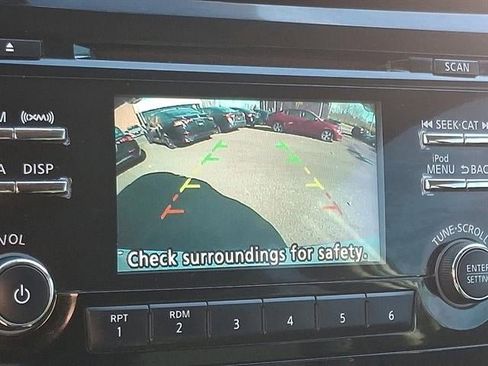 Used 2017 Nissan Rogue SV image 17