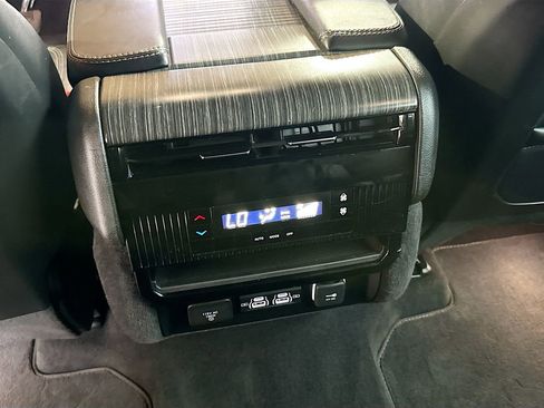 Used 2023 Jeep Wagoneer L Series II image 28