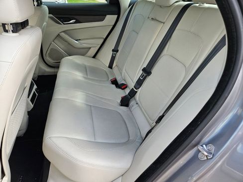 Used 2021 Jaguar XF SE RWD image 13