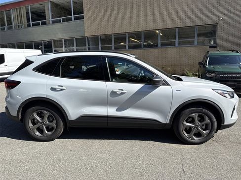 Used 2025 Ford Escape ST-Line image 3