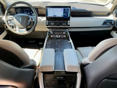 Used 2024 Lincoln Navigator Reserve w/ Monochromatic Package AWD/4WD image 35