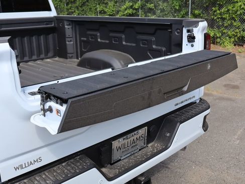 New 2026 GMC Sierra 2500 Denali w/ Denali Reserve Package AWD/4WD image 9