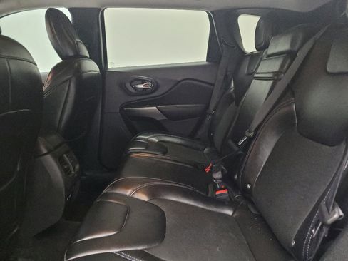 Used 2019 Jeep Cherokee Latitude Plus image 18