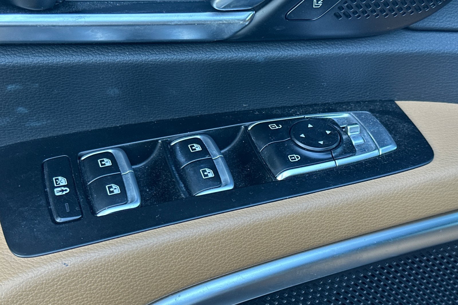 Used 2022 Kia Telluride SX w/ Towing Package FWD image 12