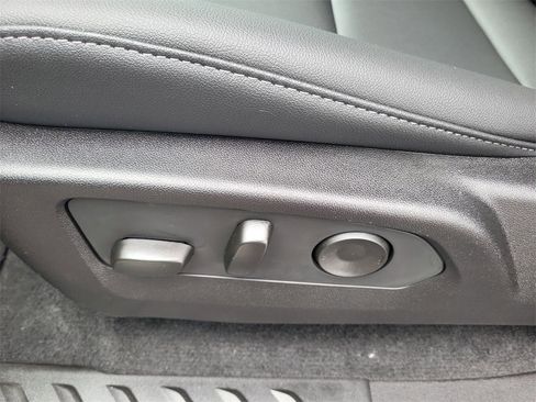 New 2026 GMC Canyon Elevation w/ Convenience Package image 12