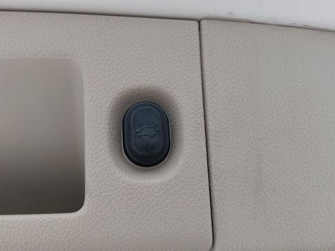 Used 2016 Cadillac Escalade Luxury AWD/4WD image 24