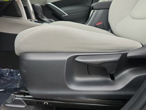 Used 2023 Toyota Corolla Cross L image 26