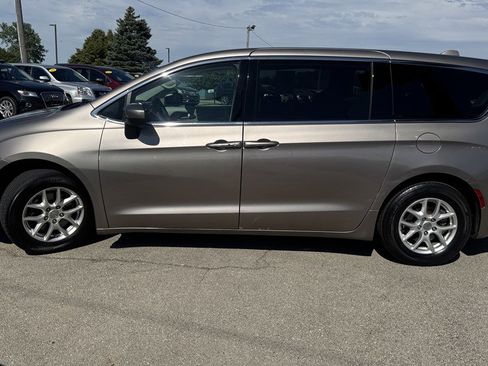 Used 2017 Chrysler Pacifica LX FWD image 6