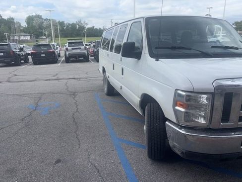 Used 2010 Ford E-350 and Econoline 350 XLT RWD image 4