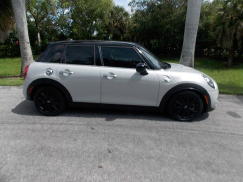 Used 2021 MINI Cooper S w/ Signature Upholstery Package FWD image 4