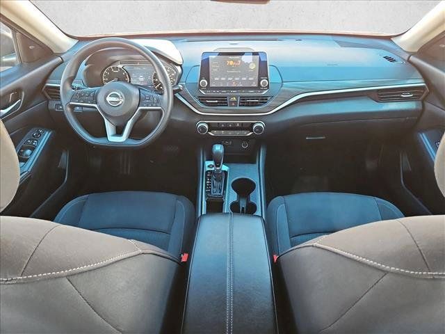 Used 2025 Nissan Altima 2.5 SV FWD image 17