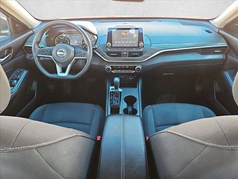 Used 2025 Nissan Altima 2.5 SV FWD image 17