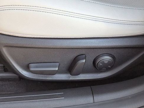 Used 2023 Genesis G70 2.0T image 23