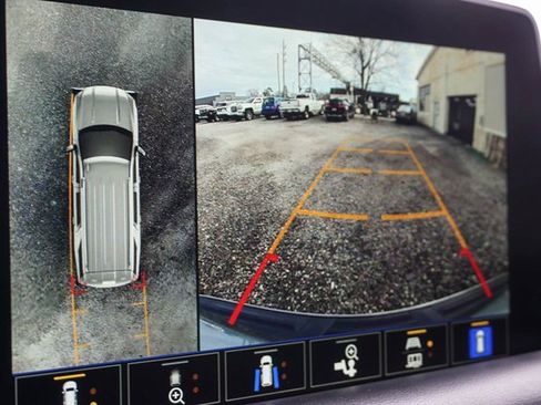 Used 2022 GMC Yukon SLT w/ SLT Premium Package image 34