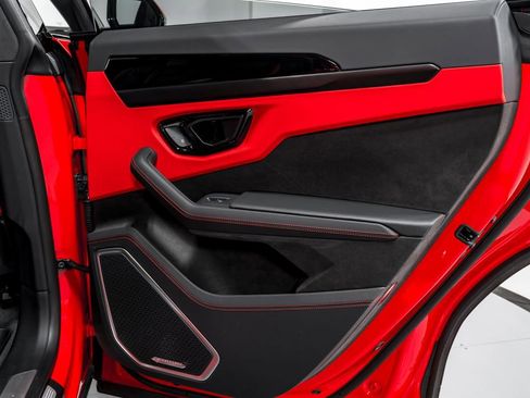 Used 2025 Lamborghini Urus SE AWD/4WD image 35