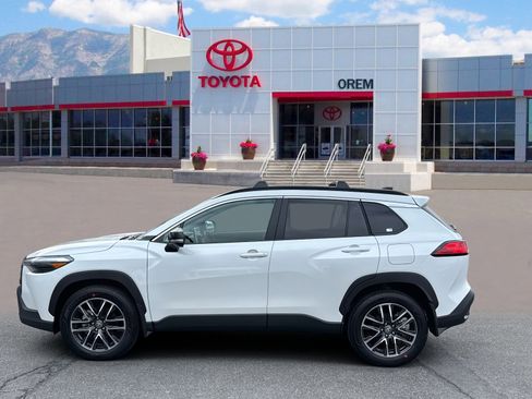 Used 2026 Toyota Corolla Cross XLE w/ Convenience Package image 5