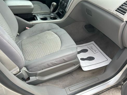 Used 2011 Chevrolet Traverse LS image 12