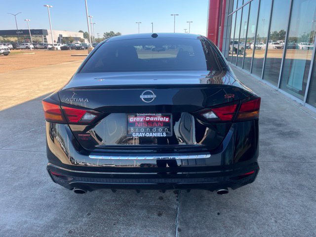Used 2023 Nissan Altima 2.5 SR w/ SR Premium Package FWD image 3