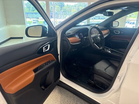 Used 2025 Jeep Compass Limited AWD/4WD image 21
