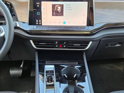 New 2026 Volkswagen Atlas SE FWD image 13