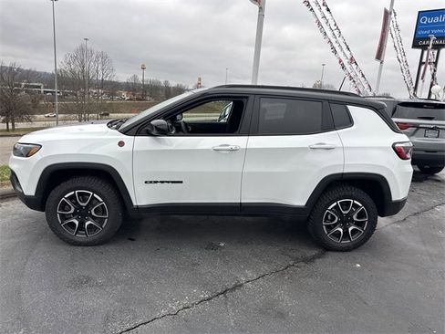 Used 2024 Jeep Compass Trailhawk image 8