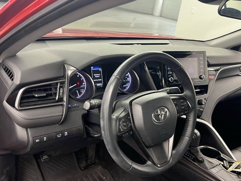 Used 2023 Toyota Camry SE image 7