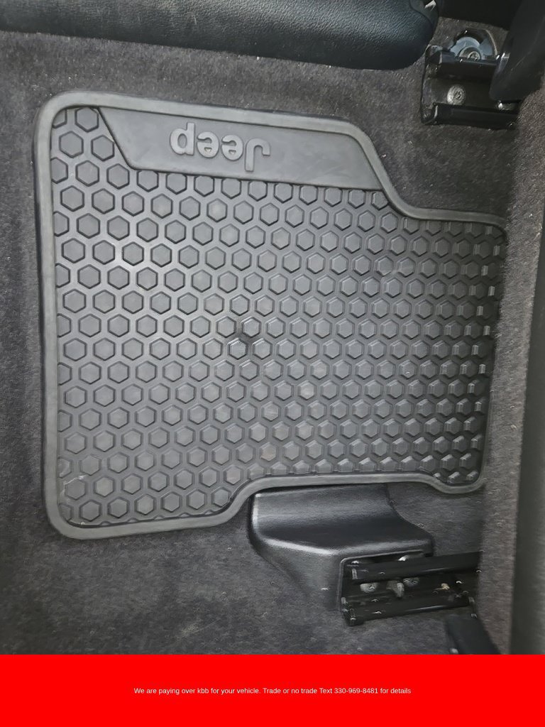 Used 2025 Jeep Compass Latitude w/ Sun & Sound Group AWD/4WD image 35