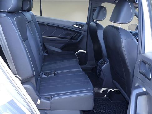 Used 2023 Volkswagen Tiguan SE R-Line image 17