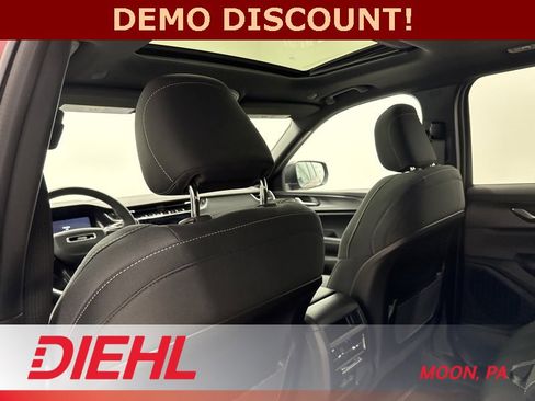 New 2025 Jeep Grand Cherokee Laredo X w/ Luxury Tech Group I image 18