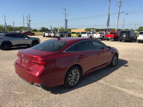 Used 2022 Toyota Avalon XLE image 13