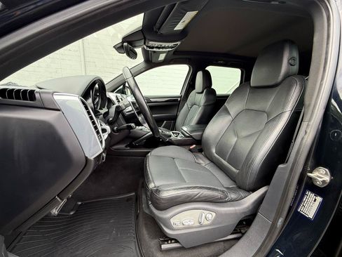 Used 2016 Porsche Cayenne S AWD/4WD image 2
